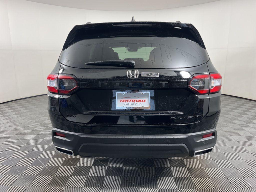 new 2025 Honda Pilot car, priced at $56,075
