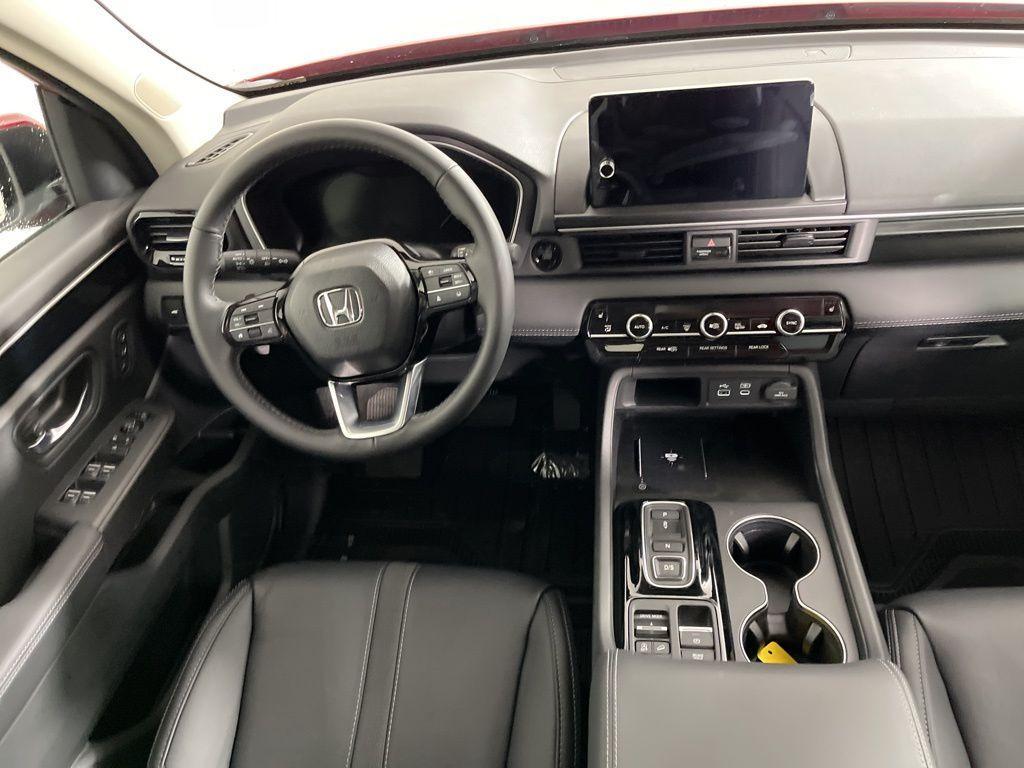 new 2025 Honda Pilot car, priced at $49,405