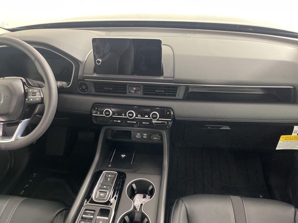 new 2025 Honda Pilot car, priced at $44,995