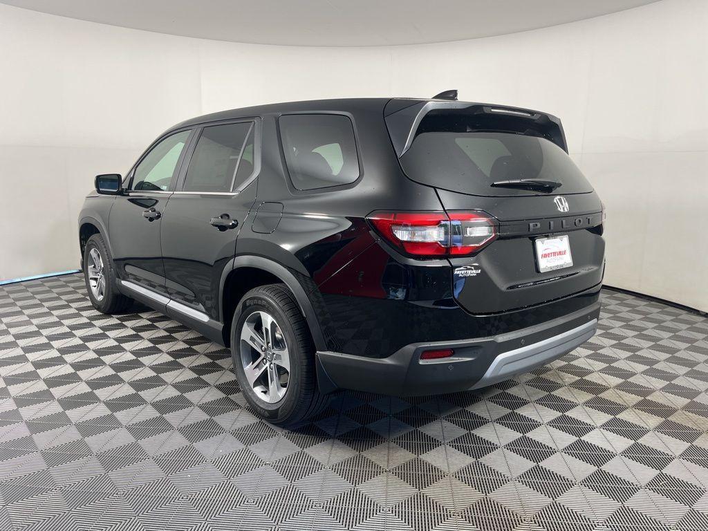 new 2025 Honda Pilot car, priced at $44,995