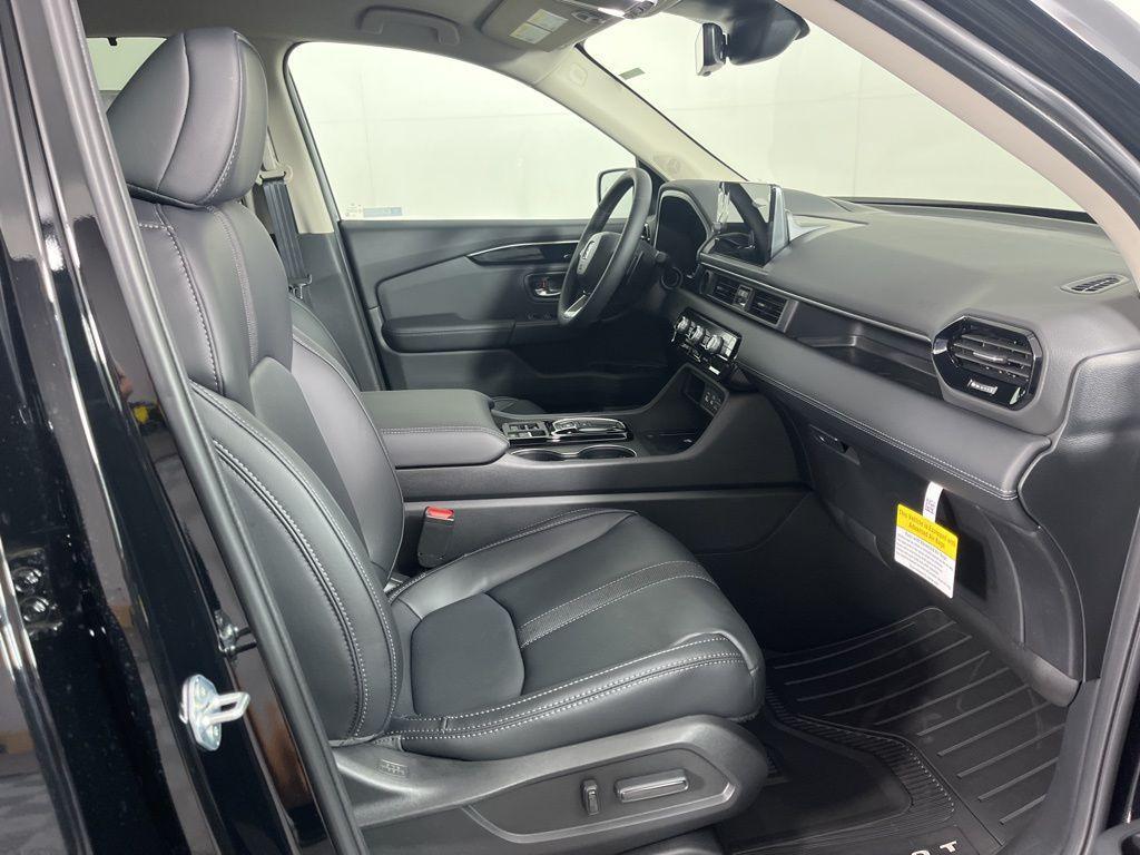 new 2025 Honda Pilot car, priced at $44,995