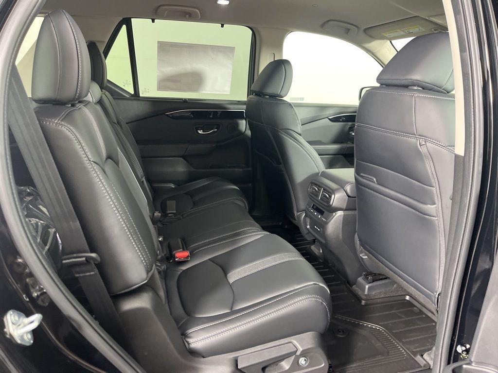 new 2025 Honda Pilot car, priced at $44,995