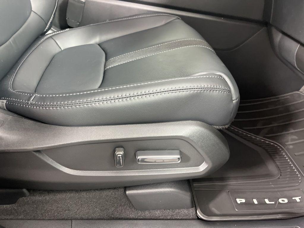 new 2025 Honda Pilot car, priced at $44,995