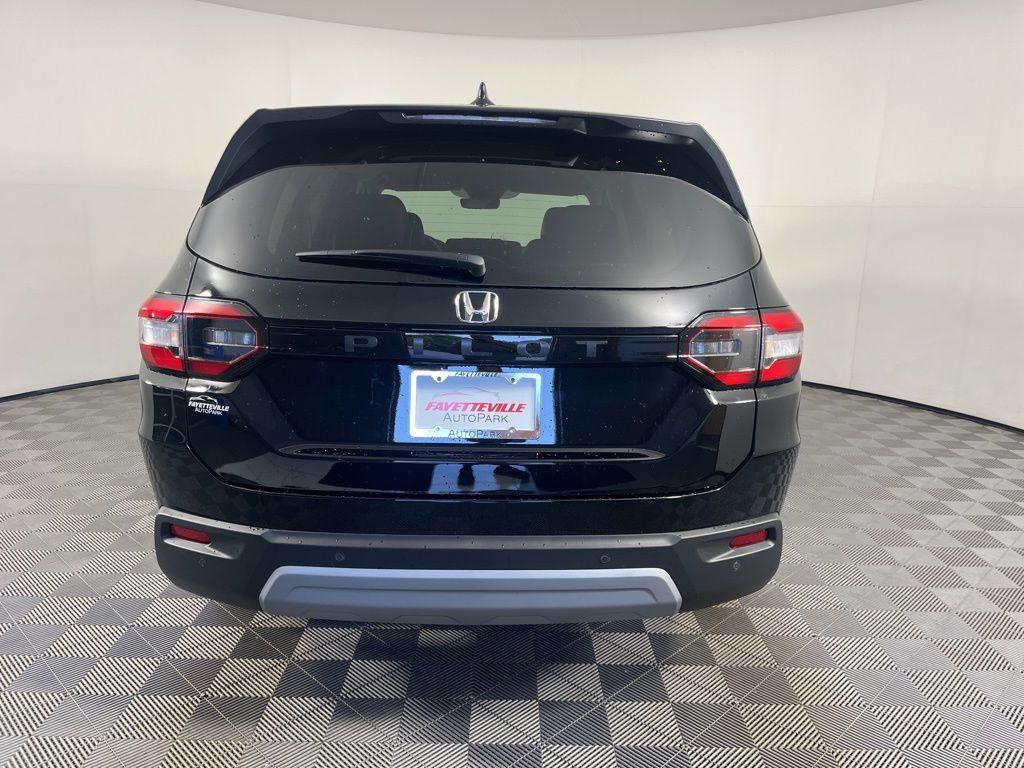 new 2025 Honda Pilot car, priced at $44,995