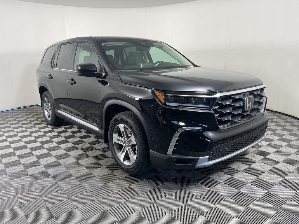 new 2025 Honda Pilot car, priced at $44,995