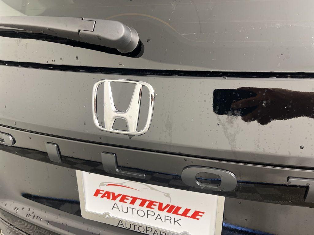 new 2025 Honda Pilot car, priced at $44,995
