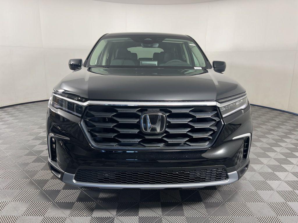 new 2025 Honda Pilot car, priced at $44,995