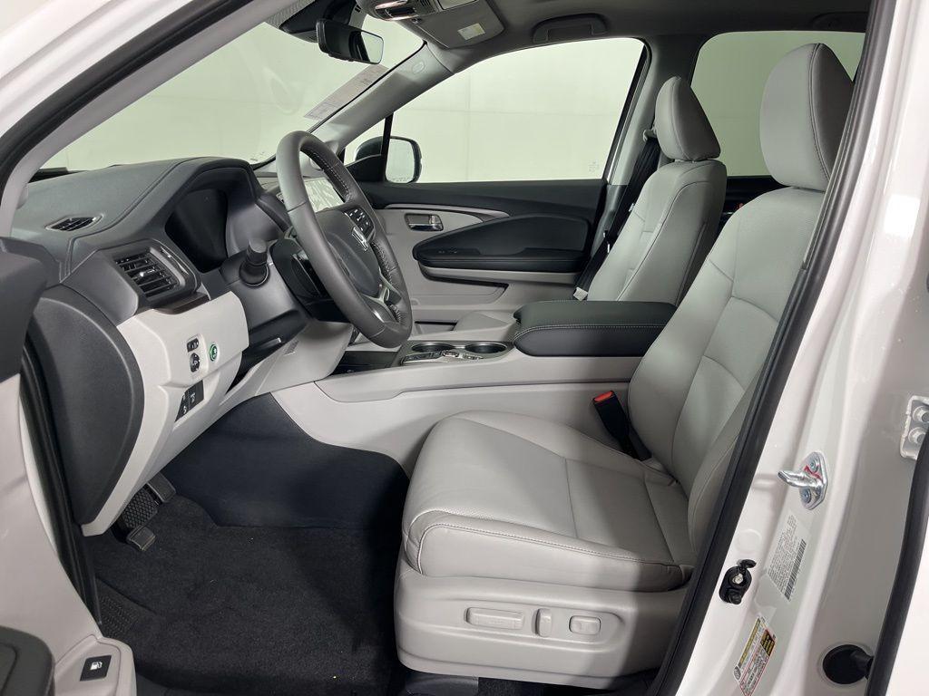 new 2025 Honda Ridgeline car, priced at $43,963