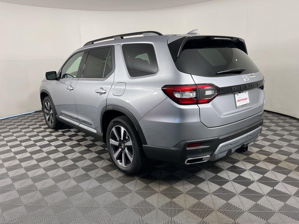 new 2025 Honda Pilot car, priced at $50,670