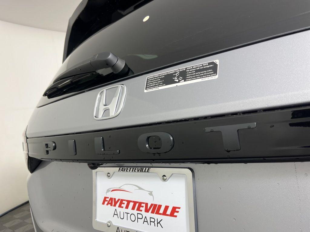 new 2025 Honda Pilot car, priced at $50,670