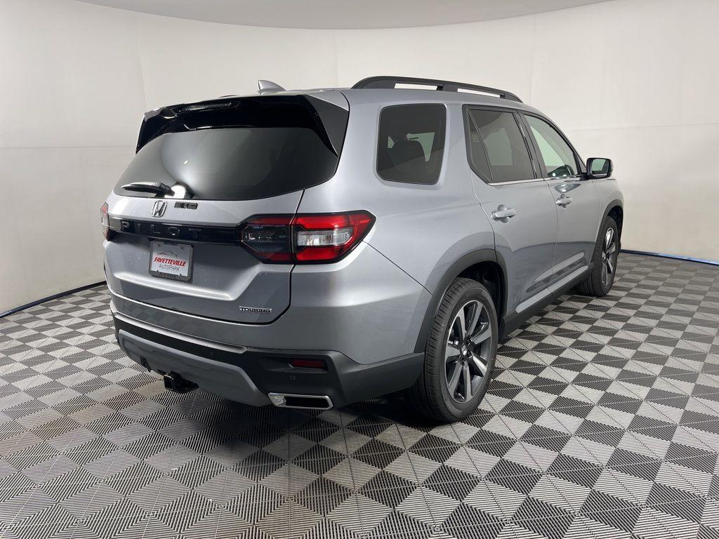 new 2025 Honda Pilot car, priced at $50,670
