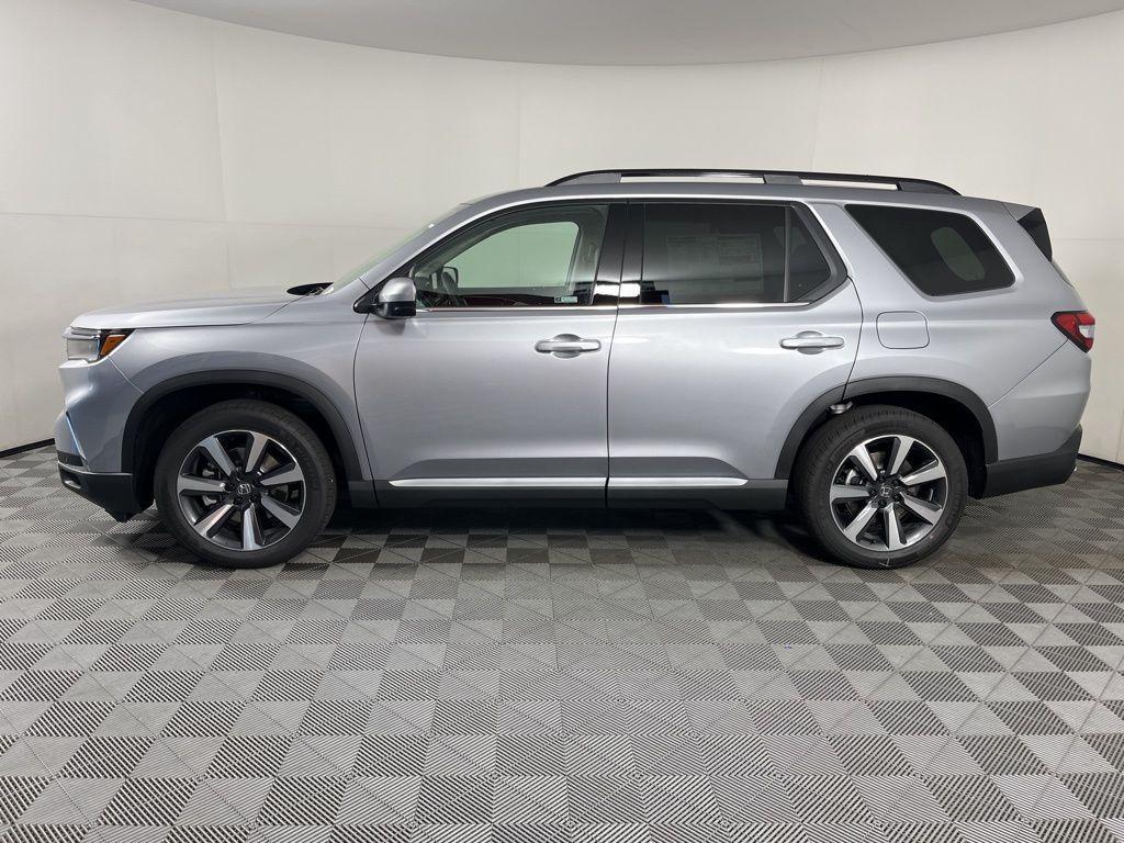 new 2025 Honda Pilot car, priced at $50,670