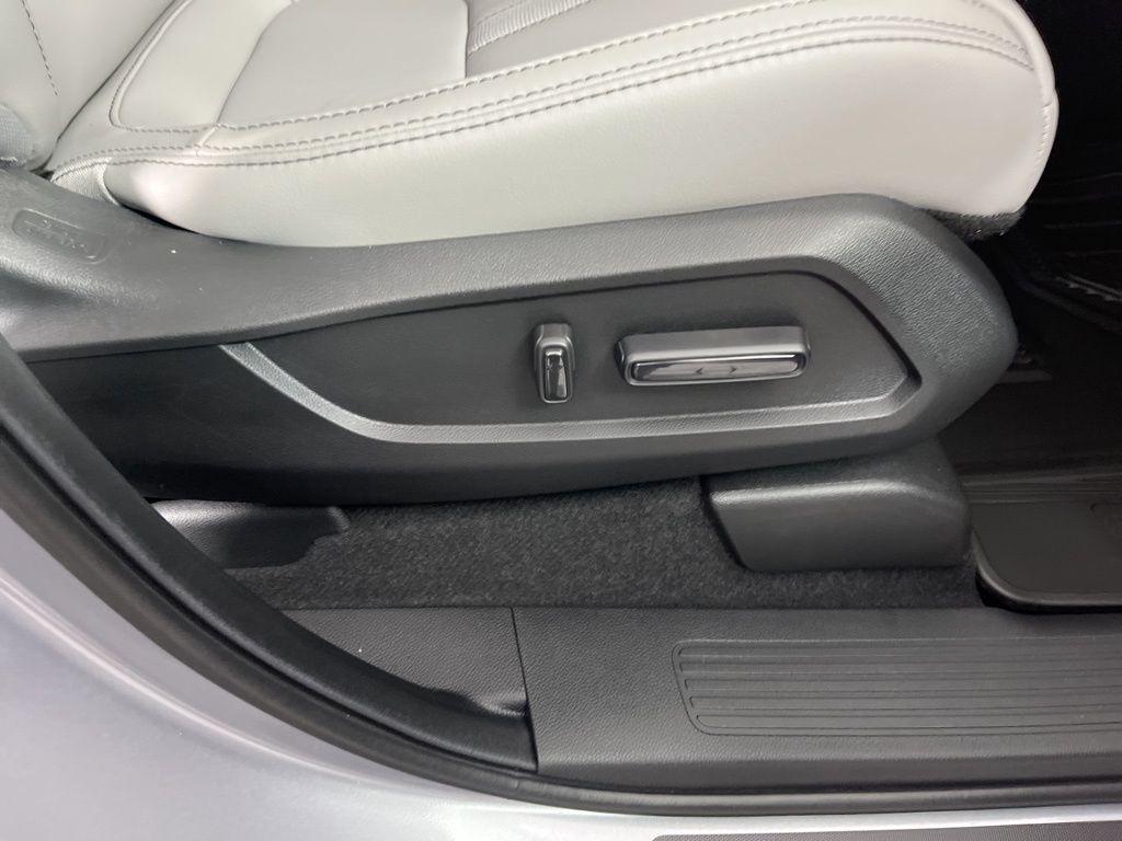 new 2025 Honda Pilot car, priced at $50,670