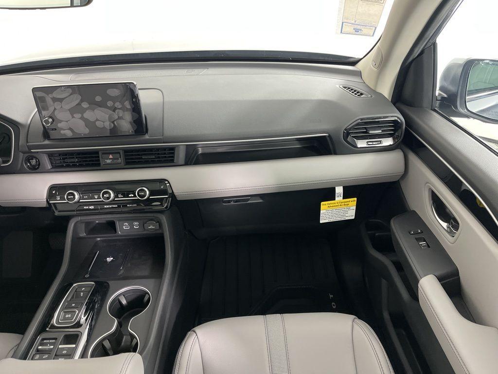new 2025 Honda Pilot car, priced at $50,670