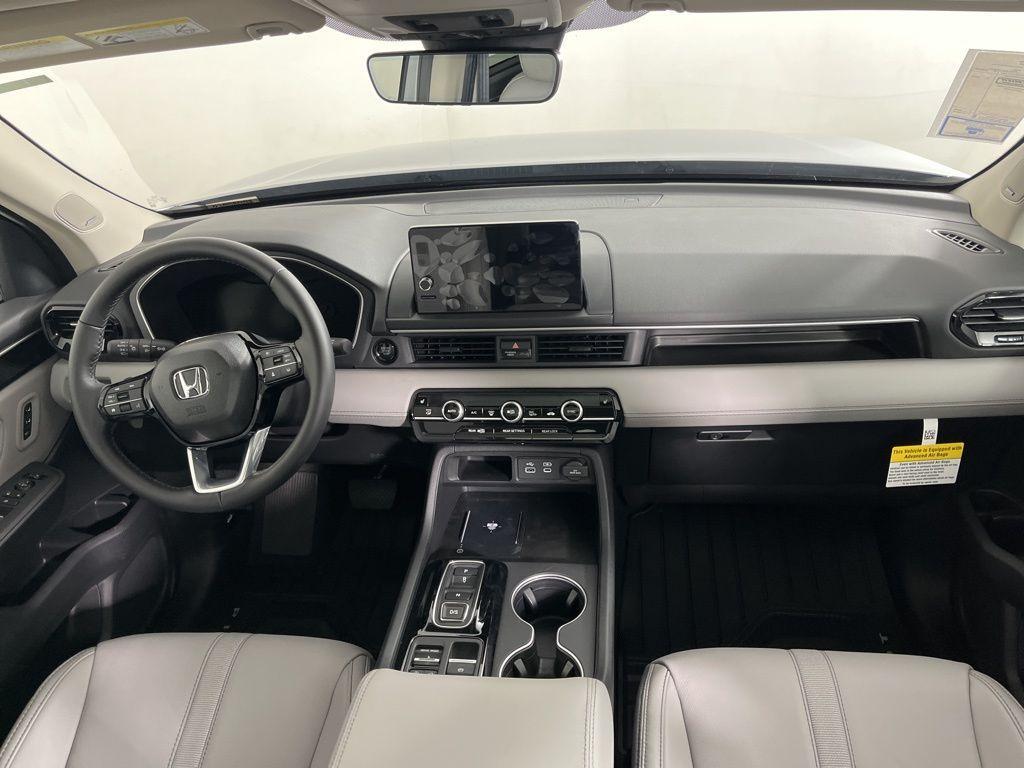 new 2025 Honda Pilot car, priced at $50,670