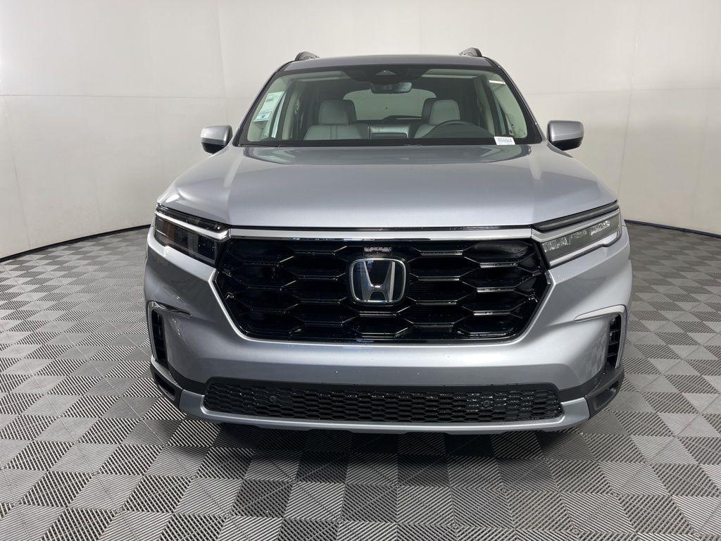 new 2025 Honda Pilot car, priced at $50,670