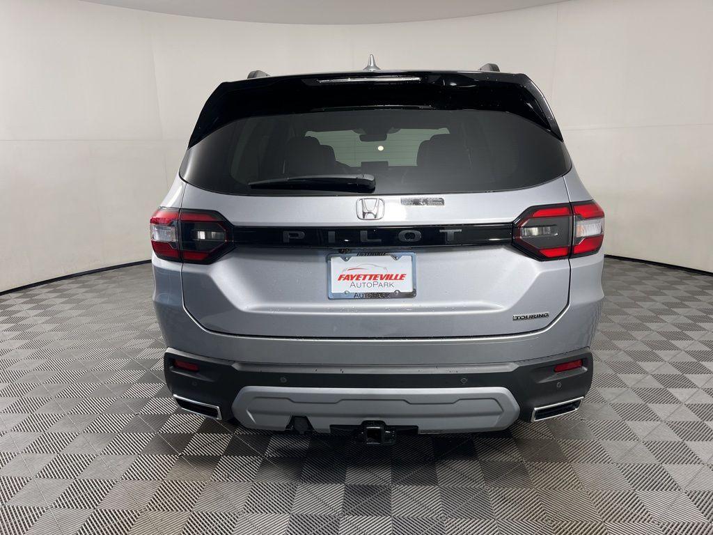 new 2025 Honda Pilot car, priced at $50,670