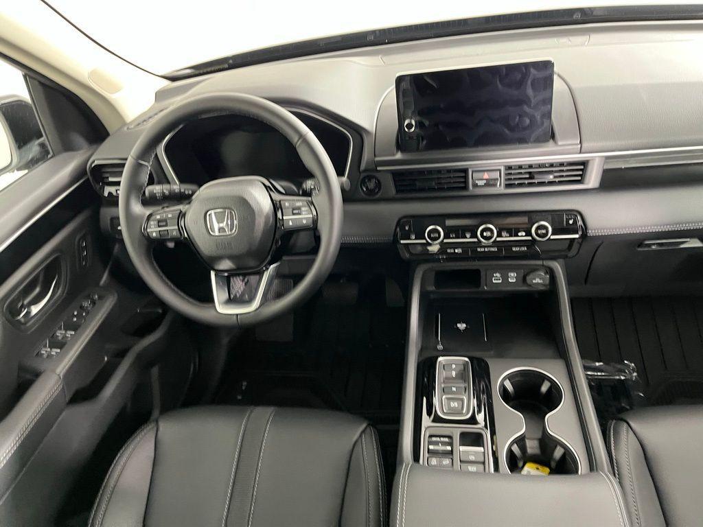 new 2025 Honda Pilot car, priced at $44,995