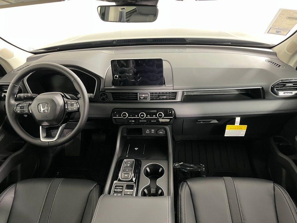 new 2025 Honda Pilot car, priced at $44,995
