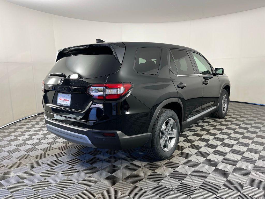 new 2025 Honda Pilot car, priced at $44,995