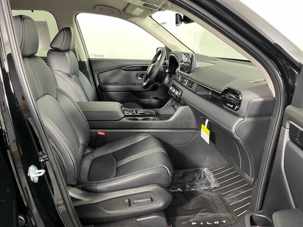 new 2025 Honda Pilot car, priced at $44,995
