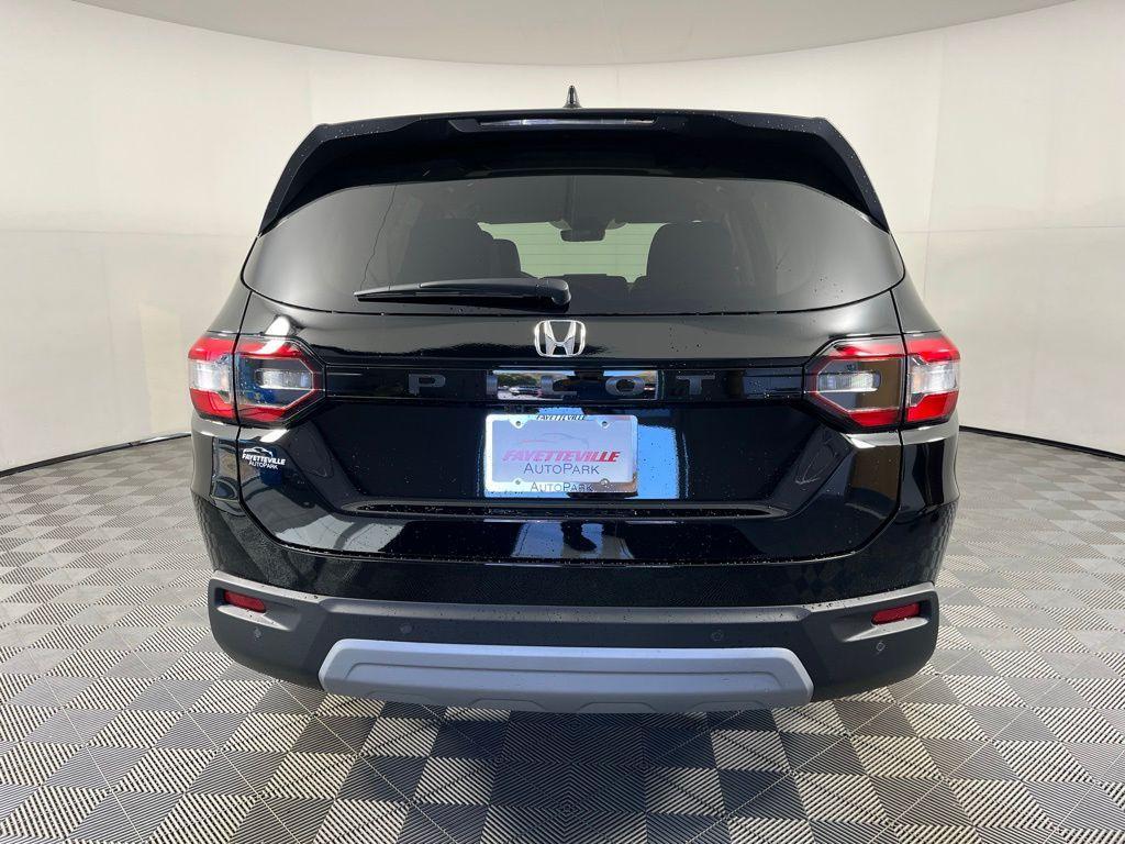 new 2025 Honda Pilot car, priced at $44,995