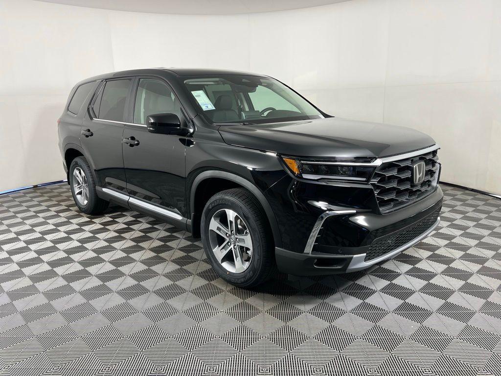 new 2025 Honda Pilot car, priced at $44,995