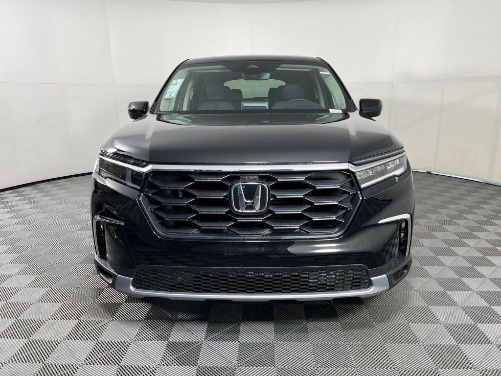 new 2025 Honda Pilot car, priced at $44,995