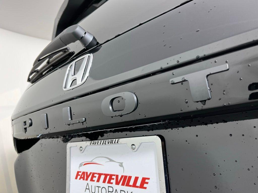 new 2025 Honda Pilot car, priced at $44,995