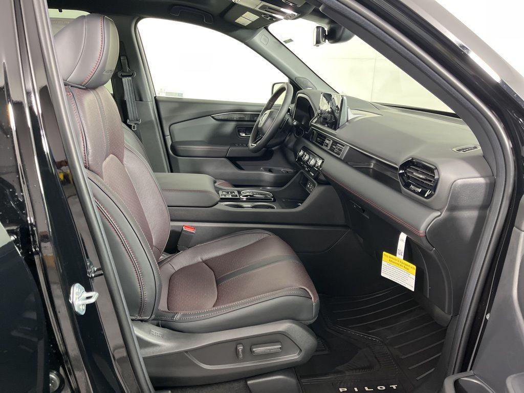 new 2025 Honda Pilot car, priced at $56,075