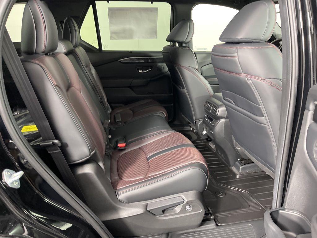new 2025 Honda Pilot car, priced at $56,075