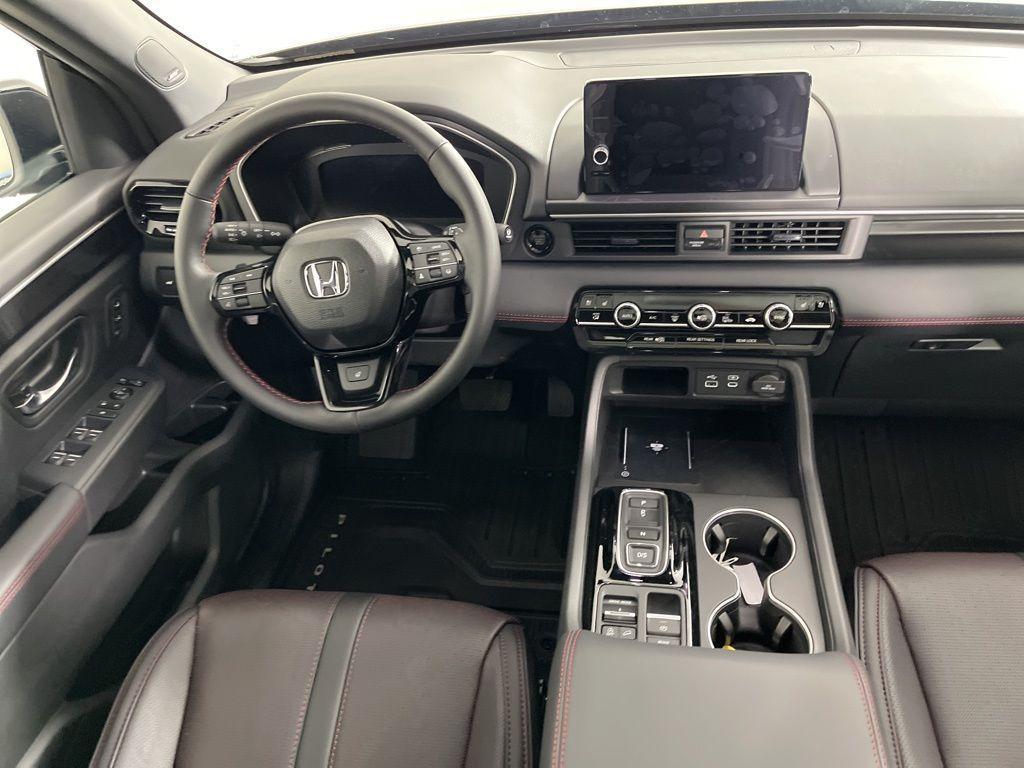 new 2025 Honda Pilot car, priced at $56,075