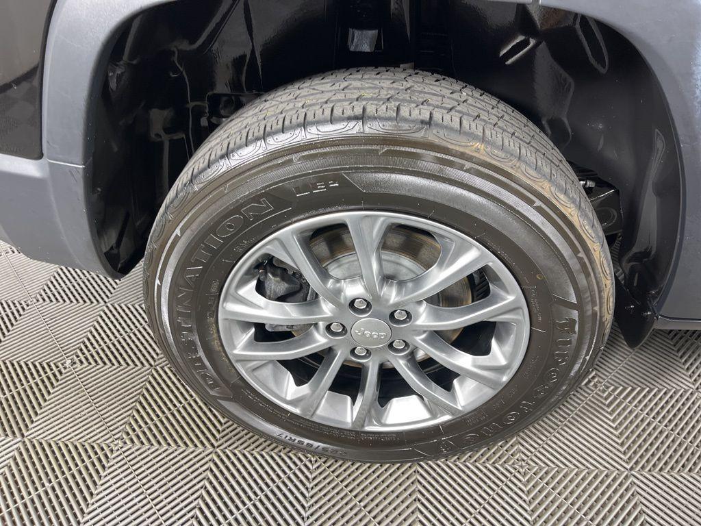 used 2021 Jeep Cherokee car, priced at $23,530