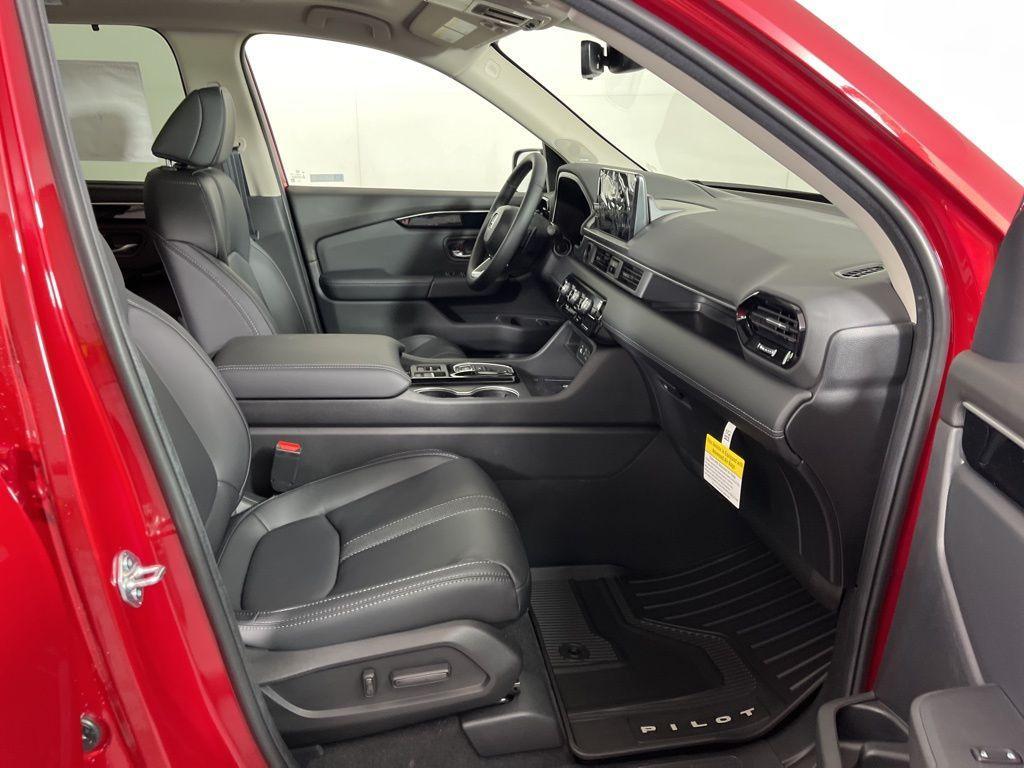new 2025 Honda Pilot car, priced at $49,405