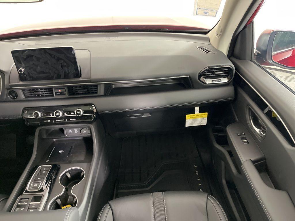new 2025 Honda Pilot car, priced at $49,405
