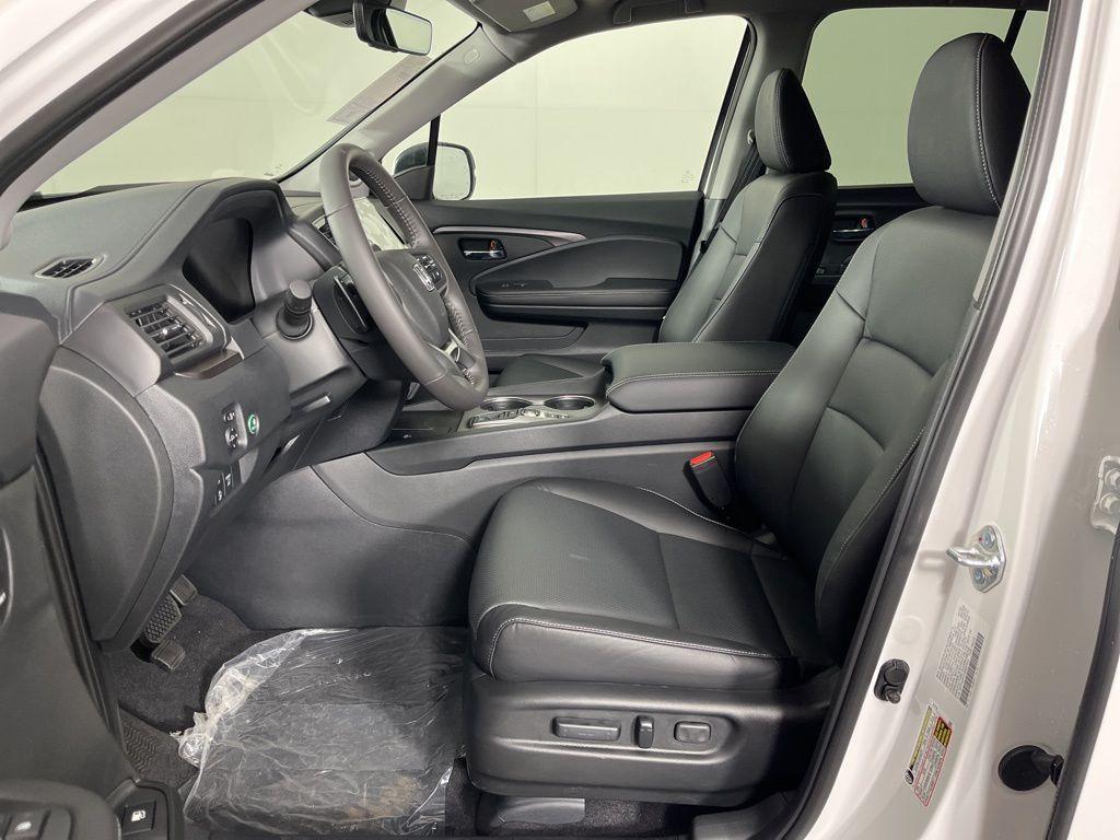 new 2025 Honda Ridgeline car, priced at $44,322