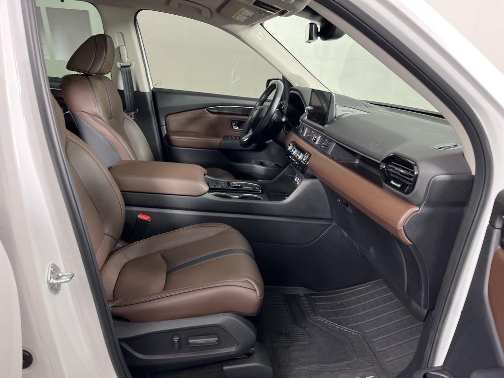 used 2023 Honda Pilot car, priced at $42,997