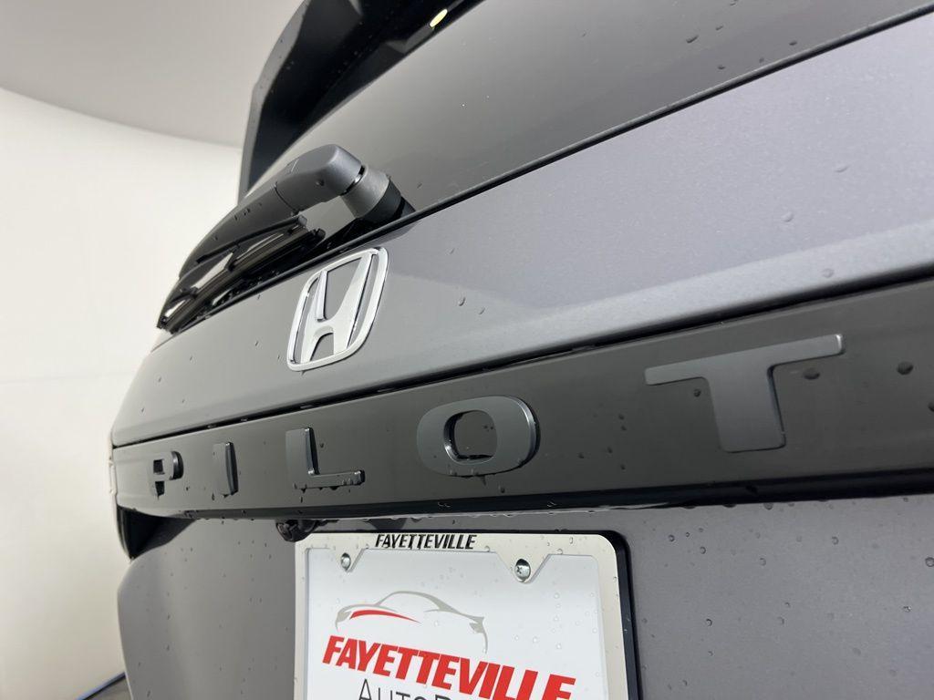 new 2025 Honda Pilot car, priced at $48,530