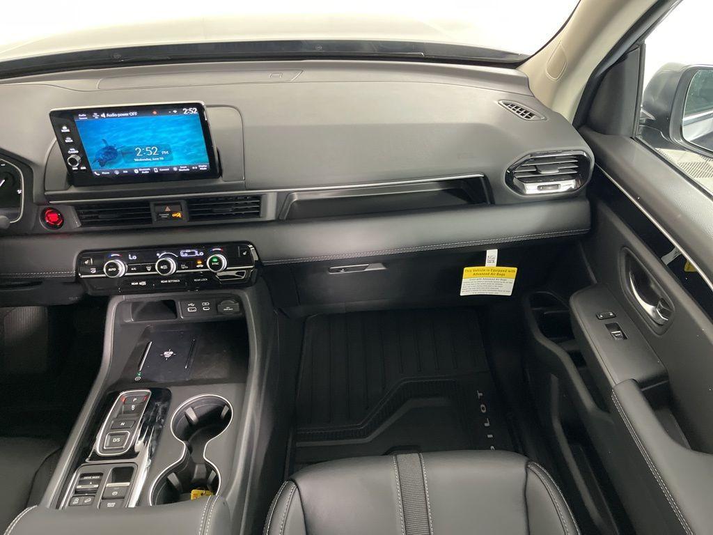 new 2025 Honda Pilot car, priced at $48,530
