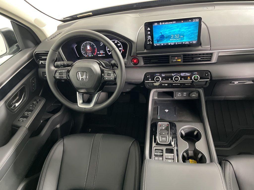 new 2025 Honda Pilot car, priced at $48,530