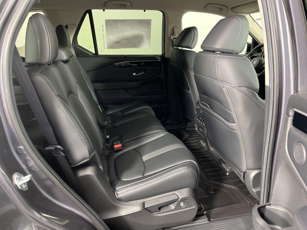 new 2025 Honda Pilot car, priced at $48,530