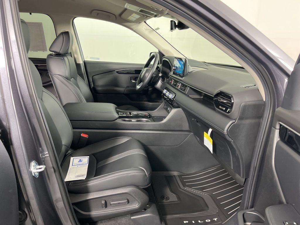 new 2025 Honda Pilot car, priced at $48,530
