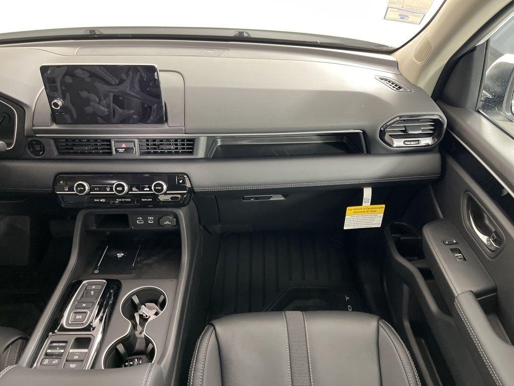 new 2025 Honda Pilot car, priced at $46,180