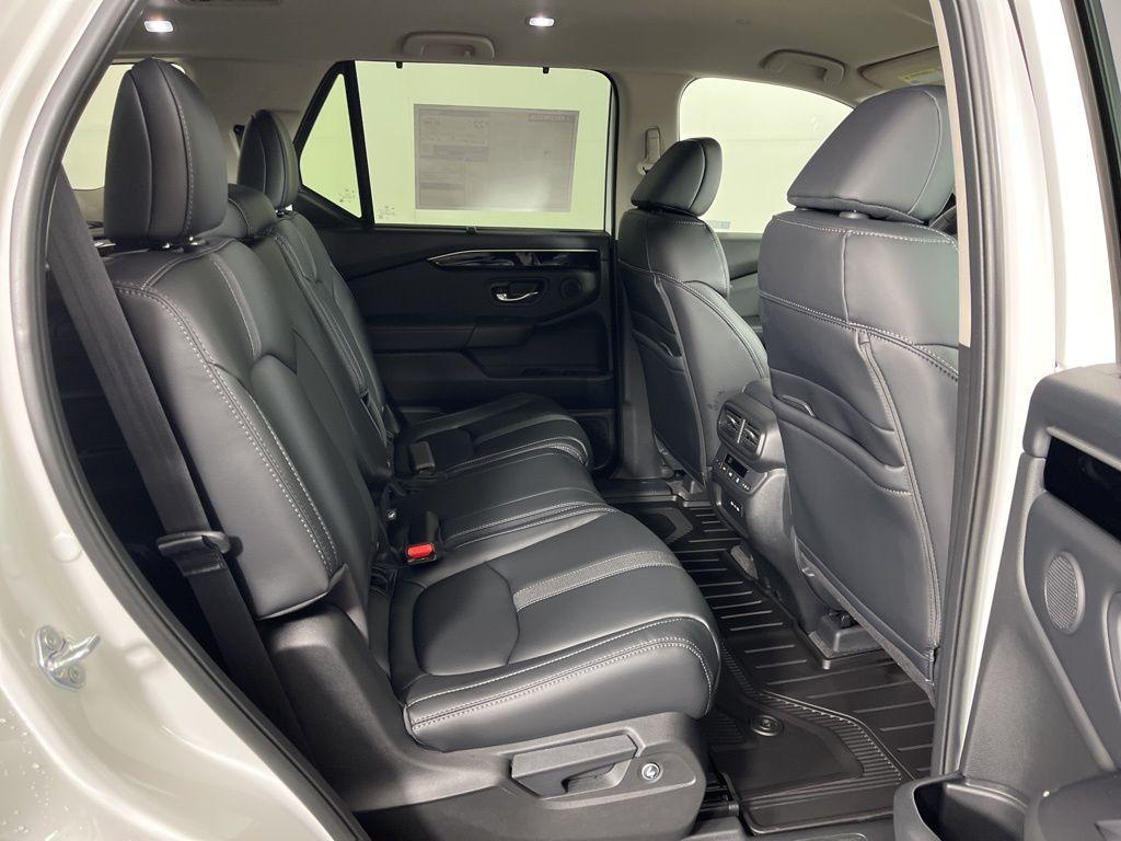 new 2025 Honda Pilot car, priced at $46,180