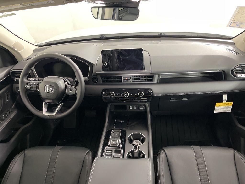new 2025 Honda Pilot car, priced at $46,180