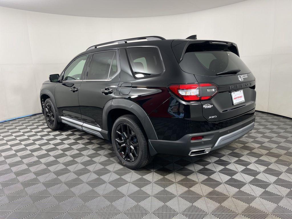 new 2025 Honda Pilot car, priced at $50,576