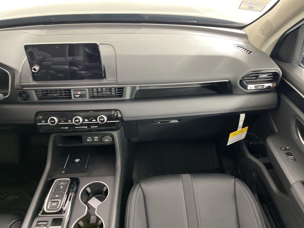 new 2025 Honda Pilot car, priced at $50,576