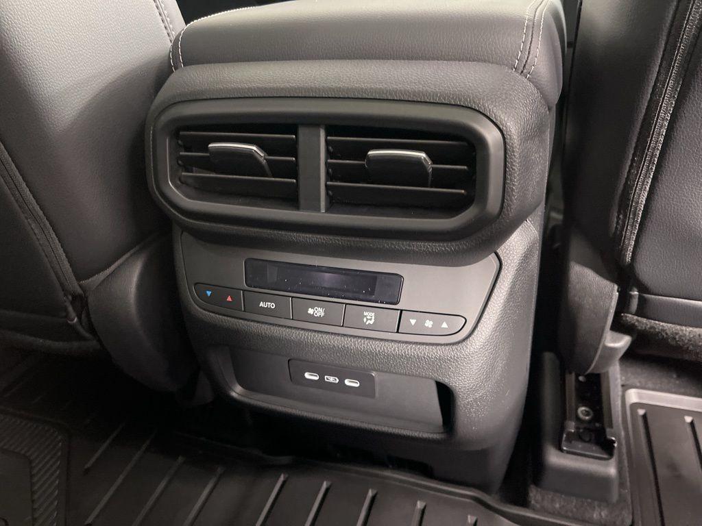 new 2025 Honda Pilot car, priced at $50,576