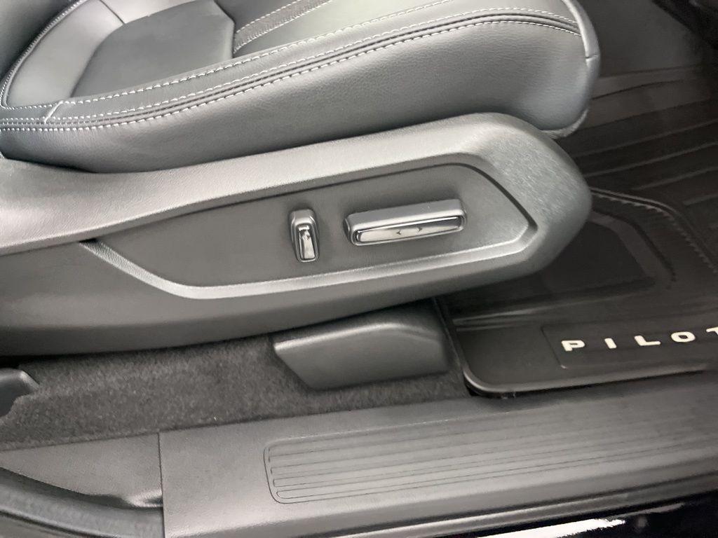 new 2025 Honda Pilot car, priced at $50,576