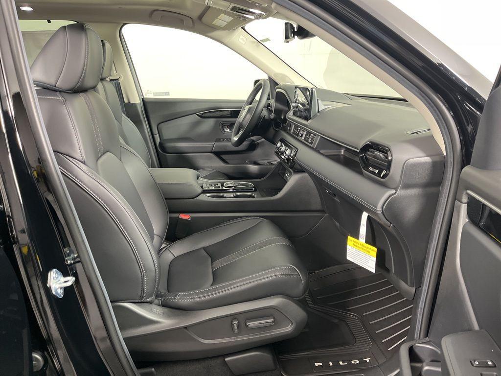 new 2025 Honda Pilot car, priced at $50,576